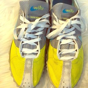 Nike JANA Star XC Sz 6.5US White Blue Gray Yellow.